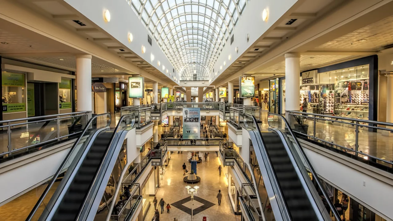 Which shopping mall is the biggest in Los Angeles?